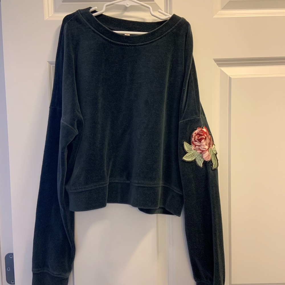 Sweaters - Picture 8 of 8